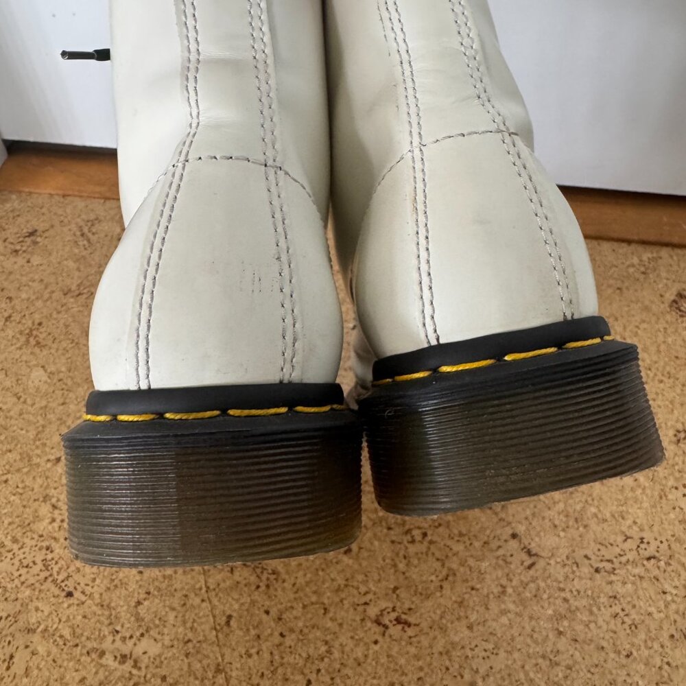 DR MARTENS White Leather 8-Eye Platform Combat Boots Shoes Size 8 - Picture 11 of 13